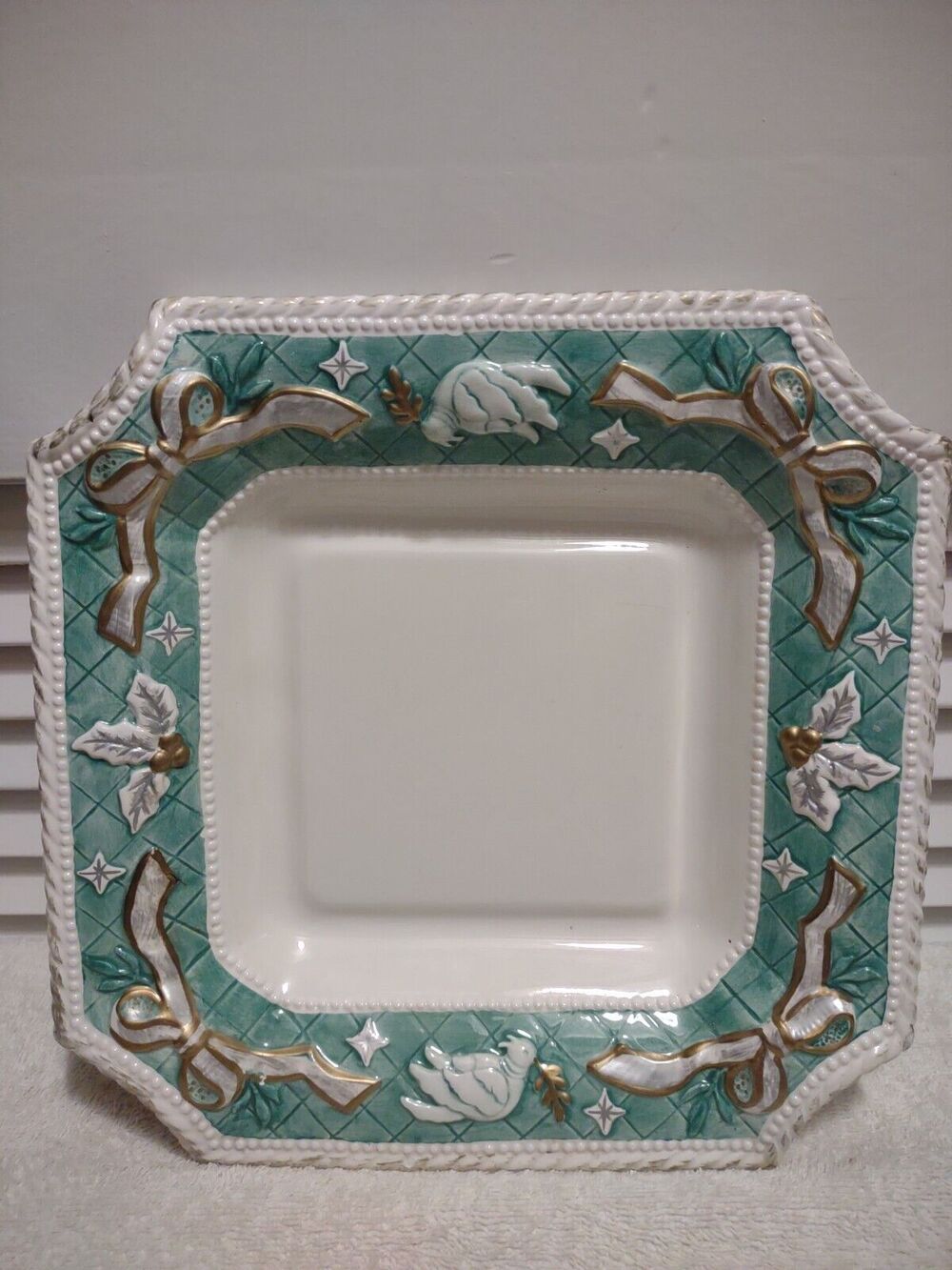 Claire Burke Holiday Collection 2001 9.75" Grn Embossed Candy Dish Serving Bowl